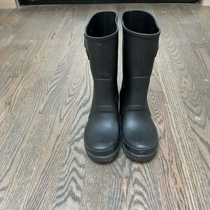 Women’s original short boot in Matte Black
Used.  Worn a few times.